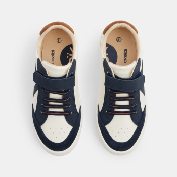 حذاء رياضي منخفض الرقبة بنمط «ستريت ستايل» باللون البيج للأولاد